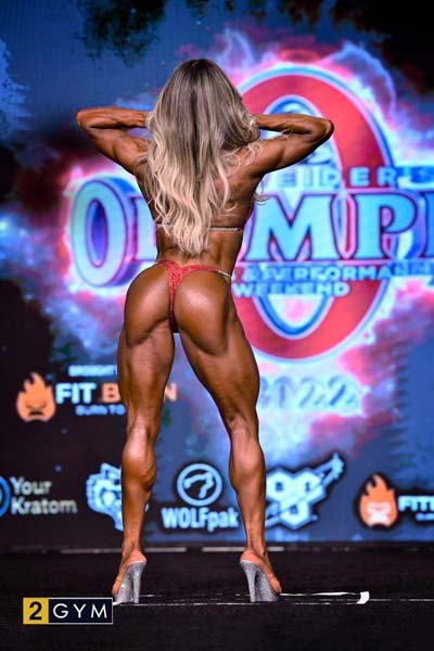 Olympia 2022 Wellness — Francielle Mattos — Female fitness athlete with beautiful muscles